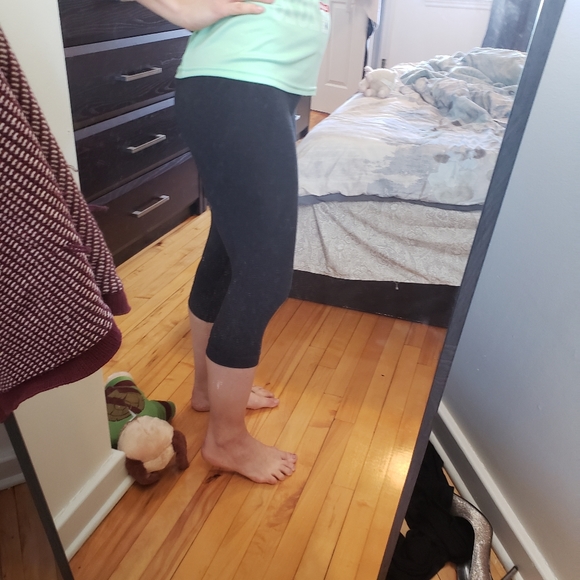 LULULEMON - Seamless Capris - Picture 8 of 9